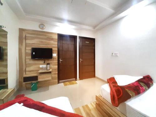 Hotel R. G Palace (Ram Ganga Palace)