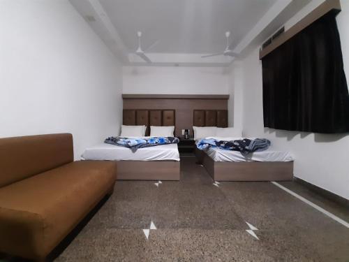 Hotel R. G Palace (Ram Ganga Palace)