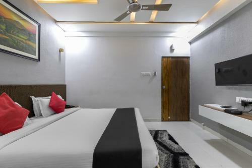 Capital O 10749 Hotel Neelkanth Bliss