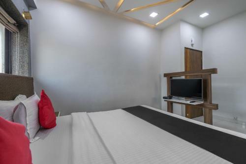 Capital O 10749 Hotel Neelkanth Bliss