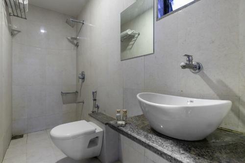 Capital O 10749 Hotel Neelkanth Bliss