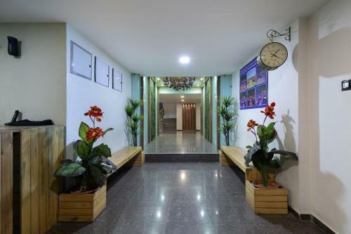 Capital O 10749 Hotel Neelkanth Bliss
