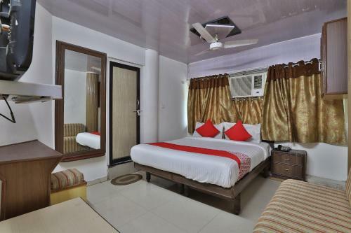 Oyo 80317 Collection O Hotel Maninagar Residency