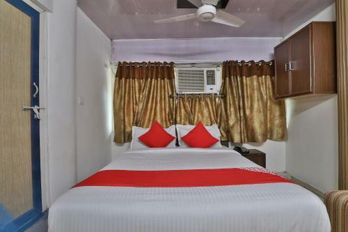 Oyo 80317 Collection O Hotel Maninagar Residency