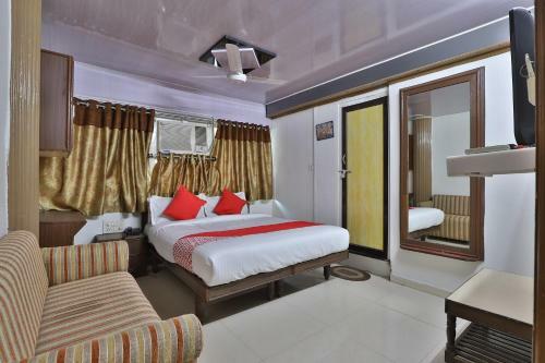 Oyo 80317 Collection O Hotel Maninagar Residency