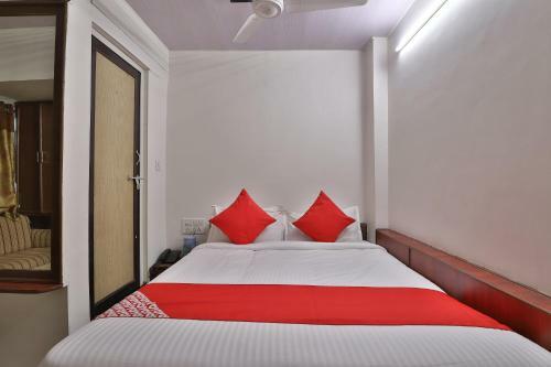Oyo 80317 Collection O Hotel Maninagar Residency