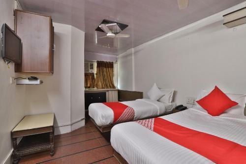 Oyo 80317 Collection O Hotel Maninagar Residency