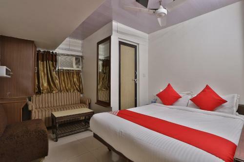 Oyo 80317 Collection O Hotel Maninagar Residency