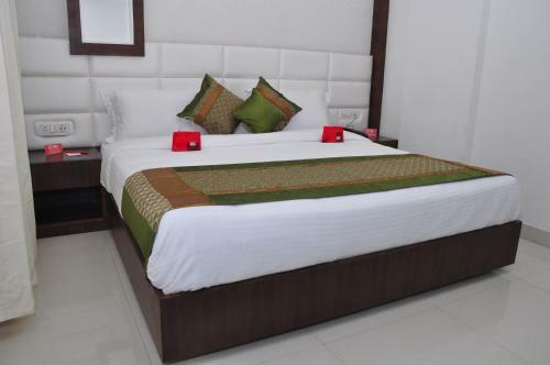 Oyo 2044 Hotel Premier