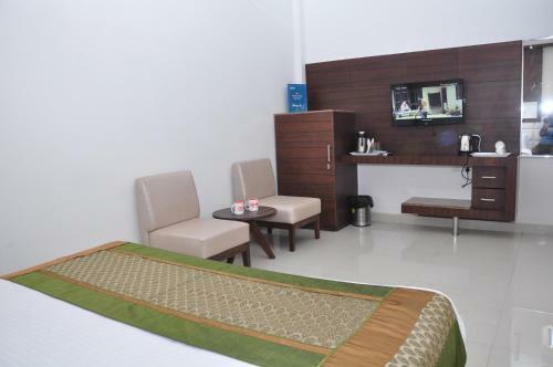 Oyo 2044 Hotel Premier