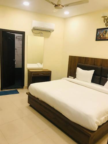 Hotel 50-50