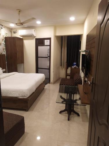 Hotel 50-50
