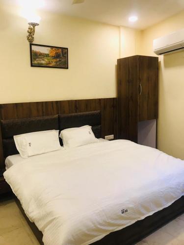 Hotel 50-50