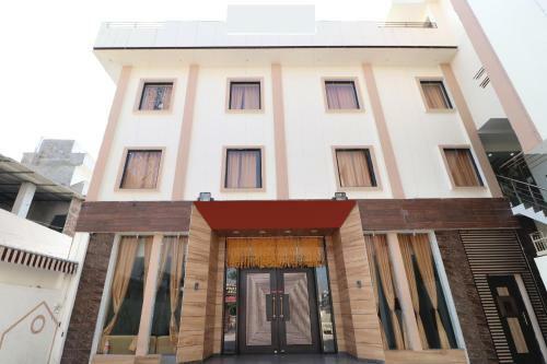 Oyo 23235 Hotel Roopmahal & Restaurant
