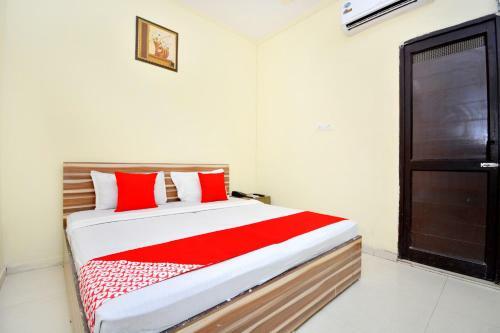 Oyo 39867 Hotel Arora Inn