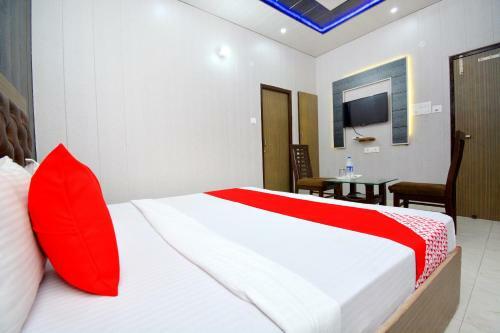 Oyo 39867 Hotel Arora Inn