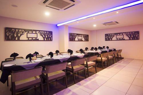 Hotel Pride Biznotel - The Maison Anand