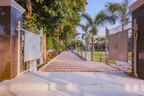 Hotel Oyo 75998 Shivani Banquet Hall