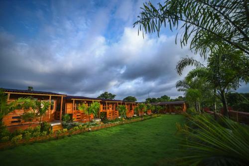 Hotel Grand Vatika Resort