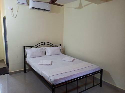 Hotel 21coconuts Inn