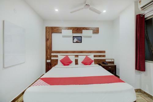 Hotel Oyo 76788 C Square Space