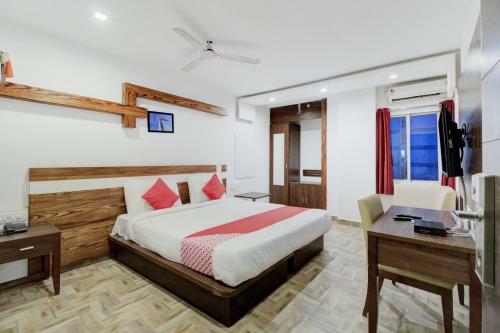 Hotel Oyo 76788 C Square Space