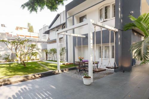 Woke Hostel Indiranagar