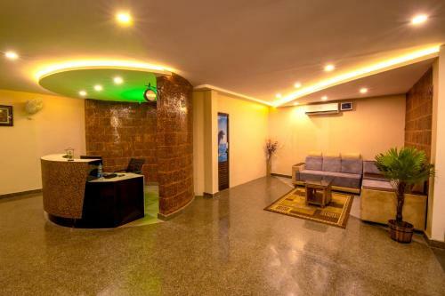 Hotel Oaks Residency