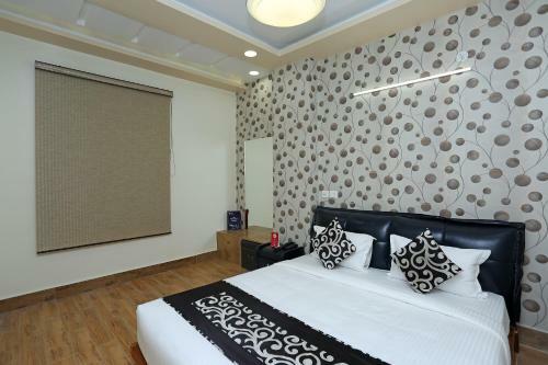 Capital O 16639 Hotel Shri Pushpraj