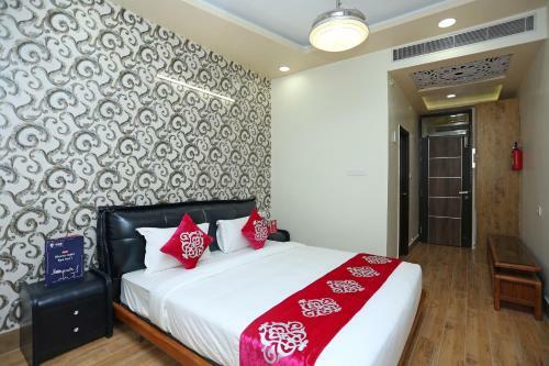 Capital O 16639 Hotel Shri Pushpraj