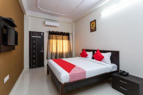 Hotel Oyo 29233 Om Gulmohar Avenue