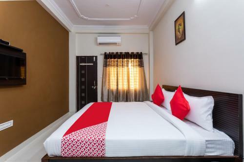 Hotel Oyo 29233 Om Gulmohar Avenue
