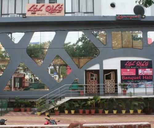 Lal Qila Hotel