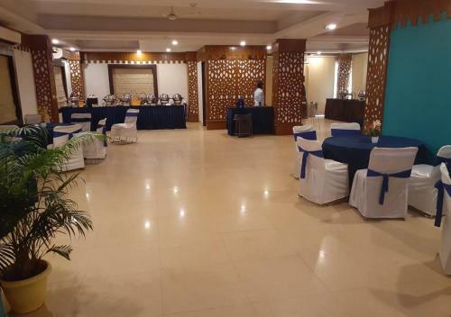 Lal Qila Hotel