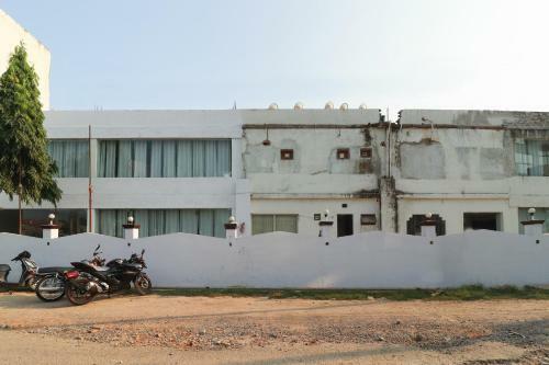 Oyo 45582 Hotel Shri Tirupati