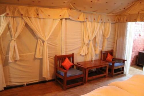 Camp Kasbah, Bir