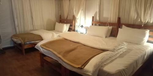 Camp Kasbah, Bir