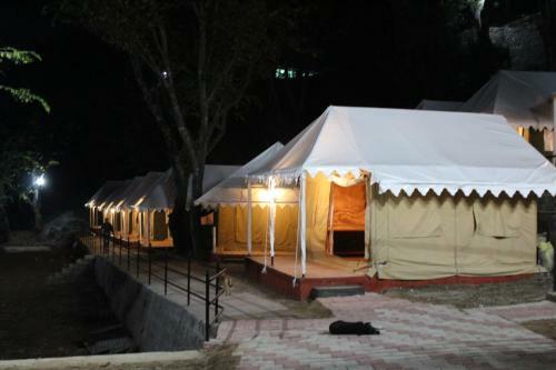 Camp Kasbah, Bir