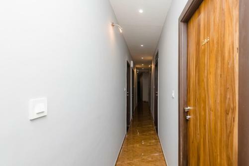 Hotel Oyo 24293 Amana International