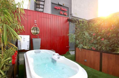Theory9 Premium Service Apartments Bandra