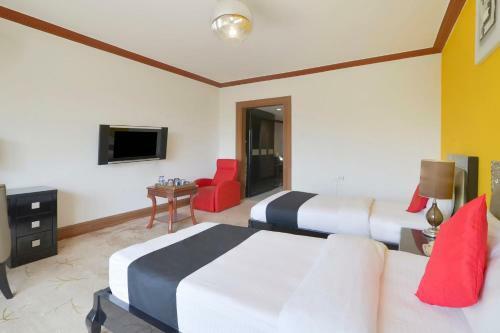 Capital O 29124 Royal Palms Hotel