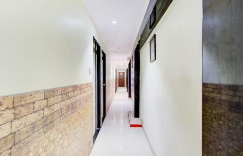 Oyo 77255 Hotel Royal Plaza