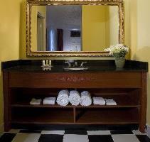 Maison St. Charles Hotel And Suites