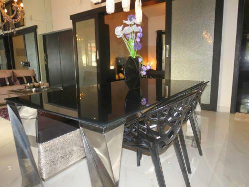 16) Stunning Boutique Feel Serviced Apartment Wifi