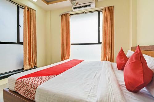 Oyo 74825 Hotel Om Shanti Palace