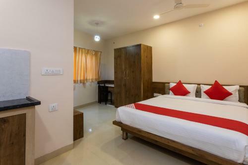 Oyo 74825 Hotel Om Shanti Palace