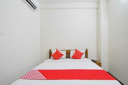 Oyo 64305 Hotel Mango