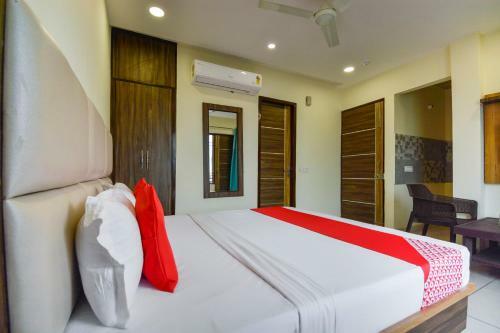 Oyo 64305 Hotel Mango
