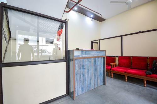 Oyo 64305 Hotel Mango