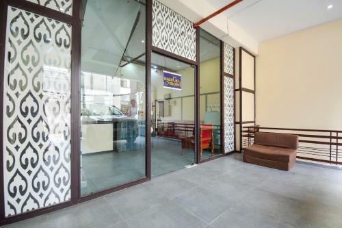Oyo 64305 Hotel Mango